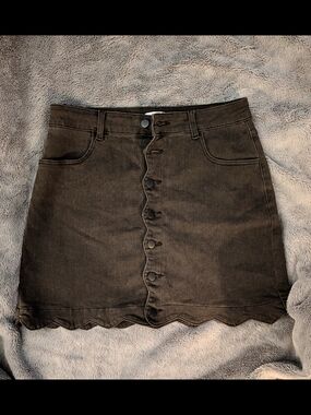 Pink Lily Black Button-Front Scallop Hem Mini Skirt